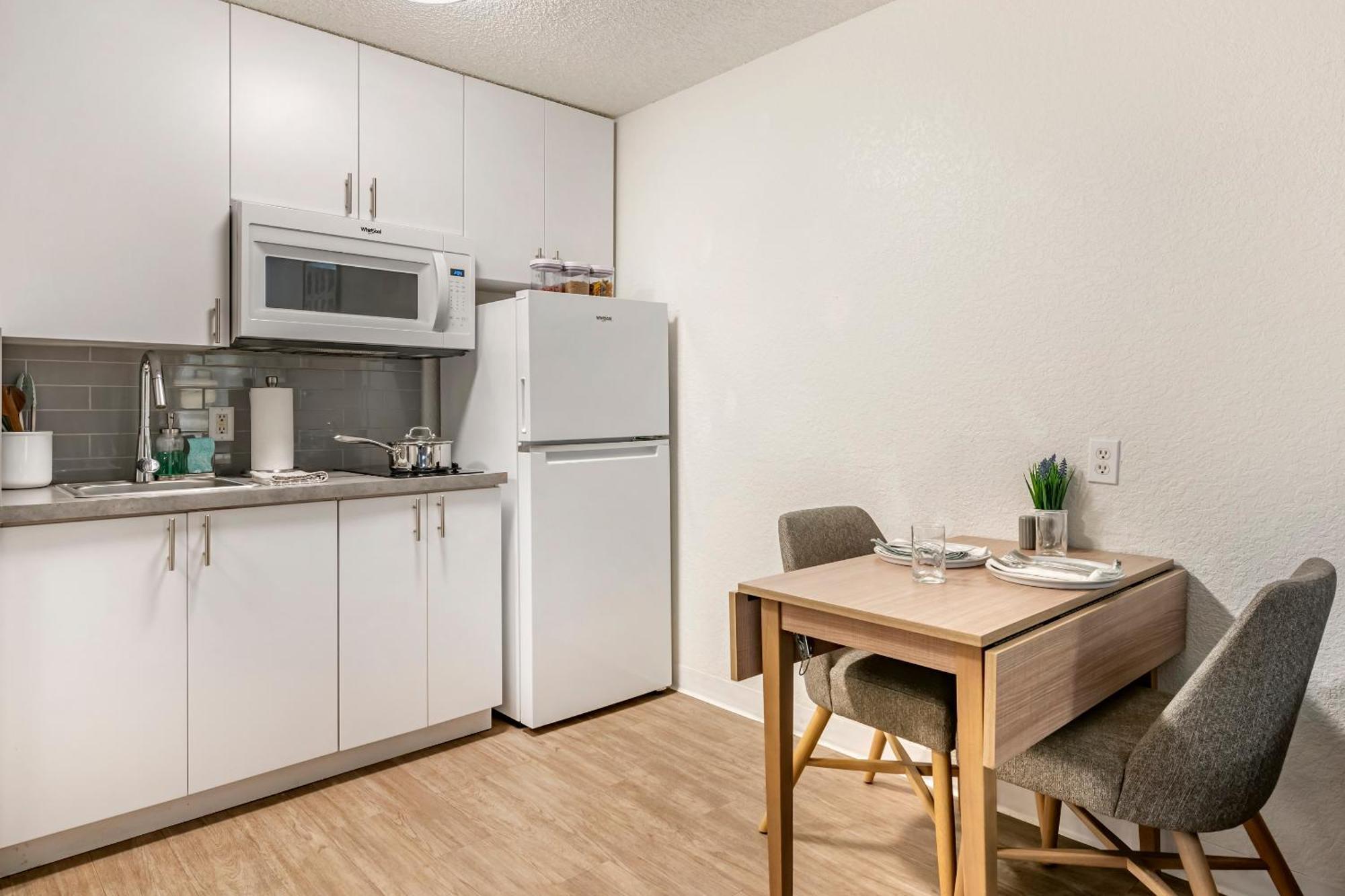 Intown Suites Extended Stay Greensboro Nc - Airport Zewnętrze zdjęcie