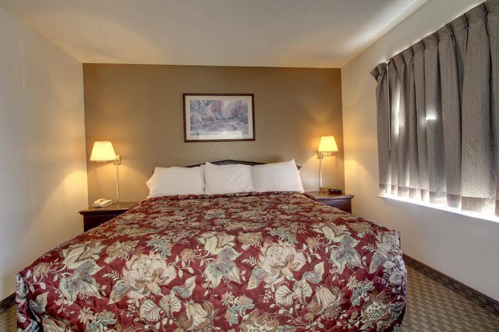 Intown Suites Extended Stay Greensboro Nc - Airport Zewnętrze zdjęcie